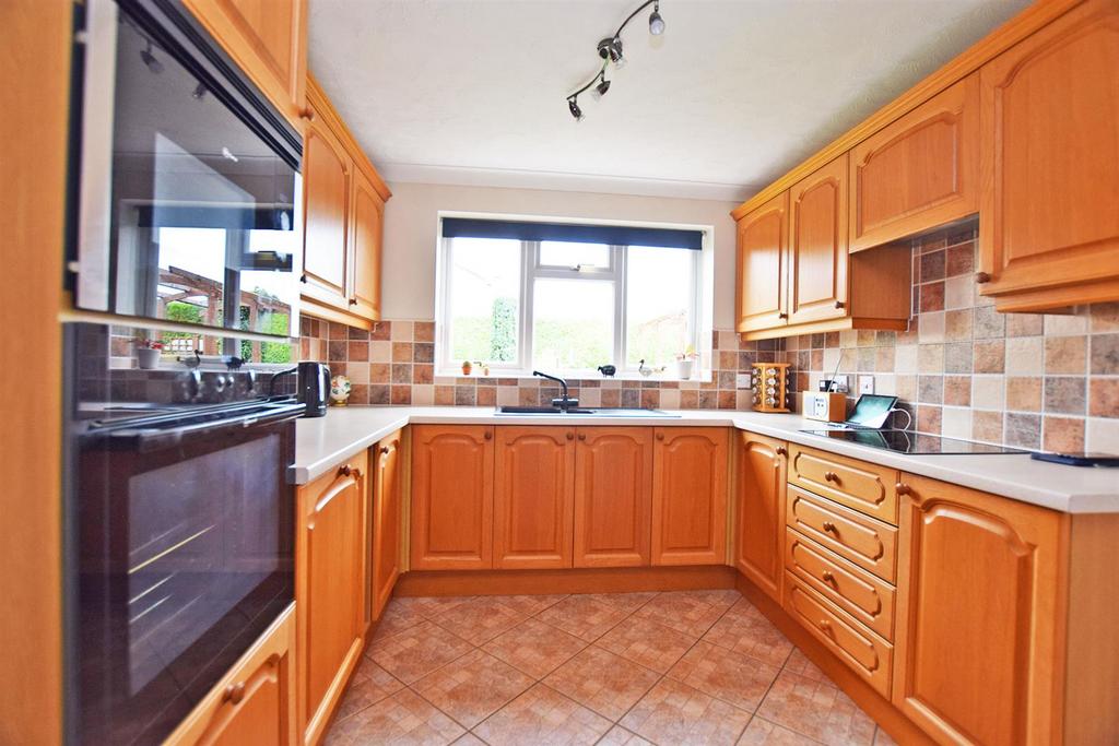Jefferson Drive, Rainham 4 bed detached house £525,000