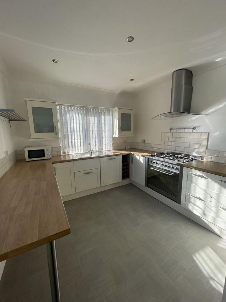 Park Street, Bridgend, CF31 4BB 3 bed house £1,100 pcm (£254 pw)