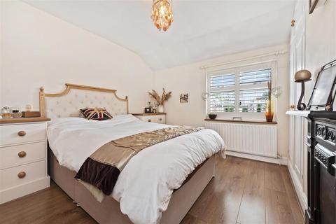 2 bedroom terraced house for sale, North Street, Winkfield