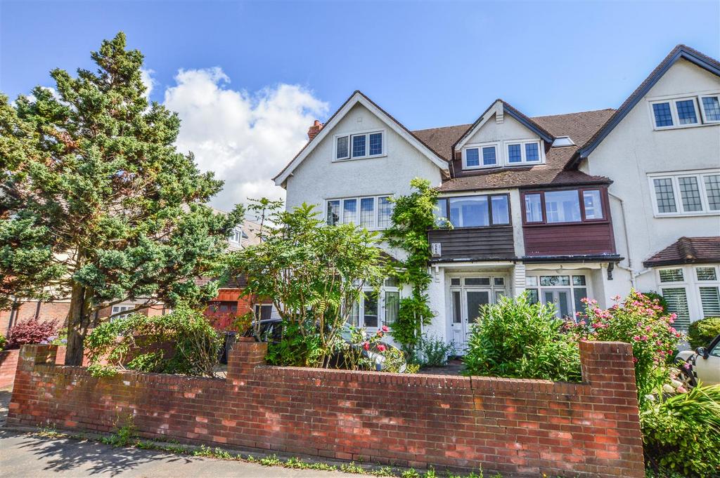 Finch Lane, Bushey 5 bed semidetached house for sale £1,100,000