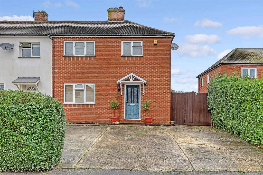 Meadow Road, Rettendon Common 3 bed terraced house for sale £425,000