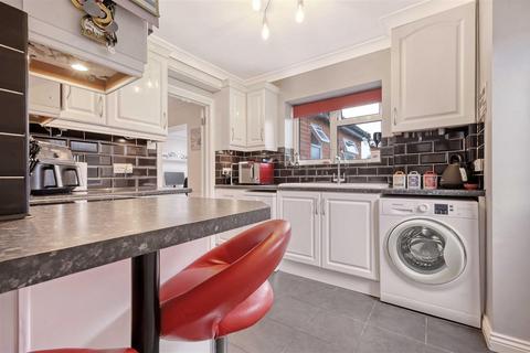 3 bedroom terraced house for sale, Meadow Road, Rettendon Common