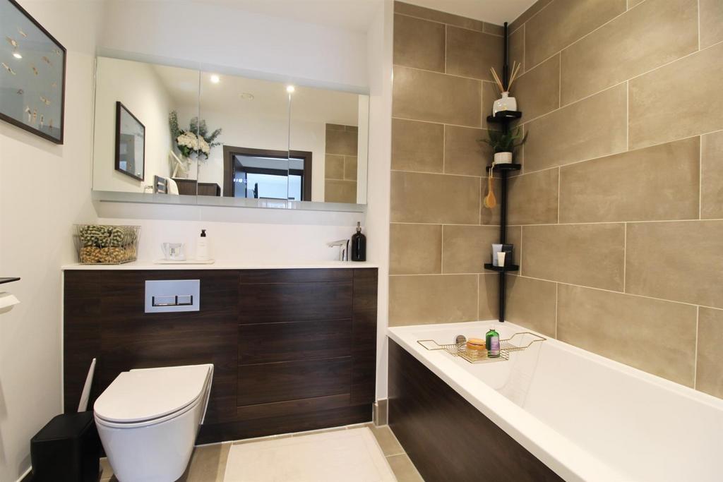 Family Bathroom.jpg