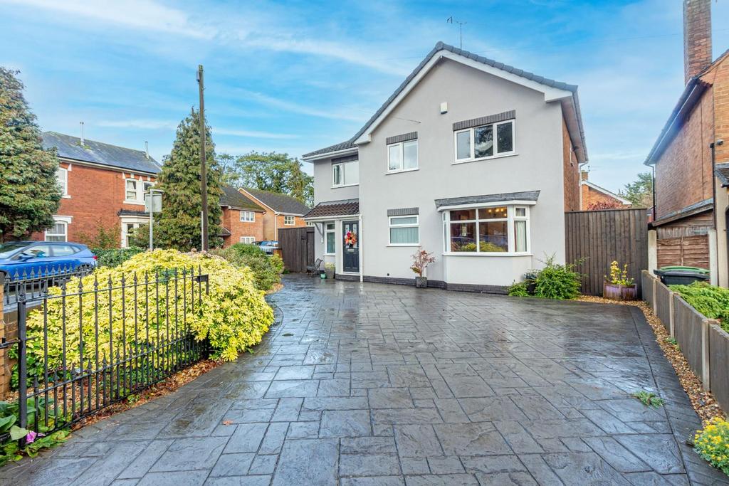 Heath Street, Stourbridge, DY8 1SQ 5 bed detached house £550,000