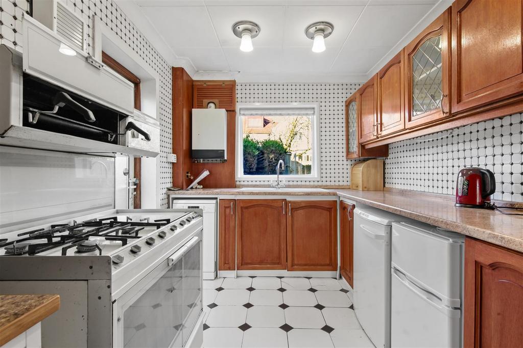 20 Stilecroft Gardens - 5 Ub76 GCikq Pqo AQP8kj C.jpg