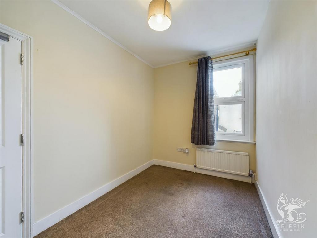 London Road, Grays 3 bed terraced house for sale £325,000