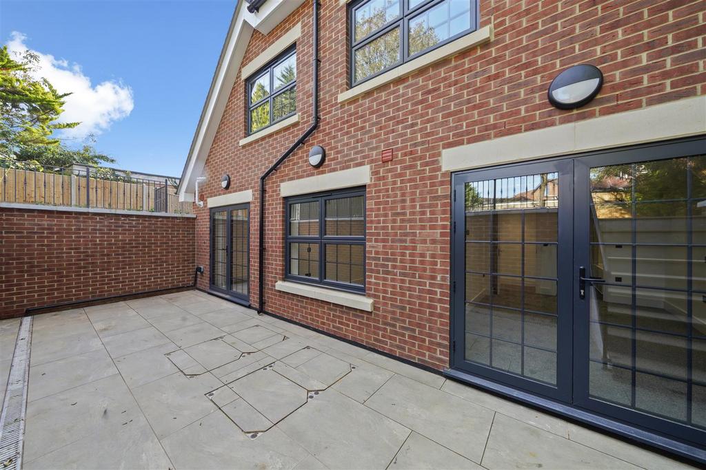 Sudbury Hill Close, Wembley 2 bed apartment for sale £600,000