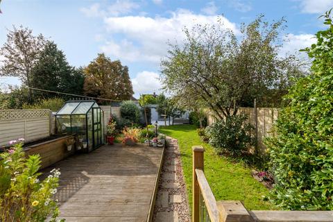 56 Kingsley Grove, Reigate, RH2 8DX