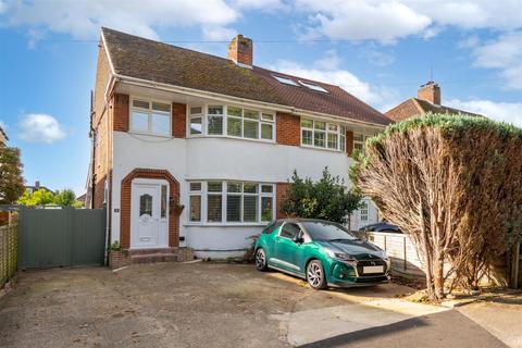 56 Kingsley Grove, Reigate, RH2 8DX