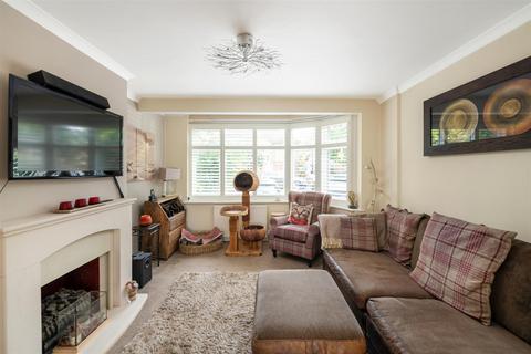 56 Kingsley Grove, Reigate, RH2 8DX