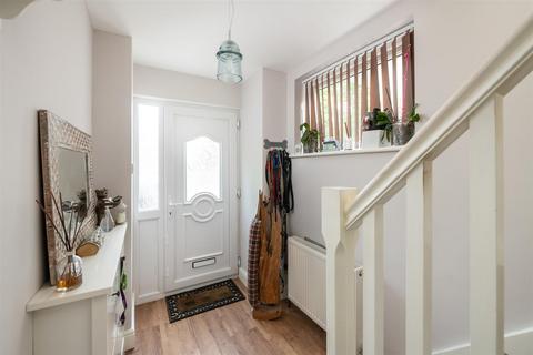 56 Kingsley Grove, Reigate, RH2 8DX