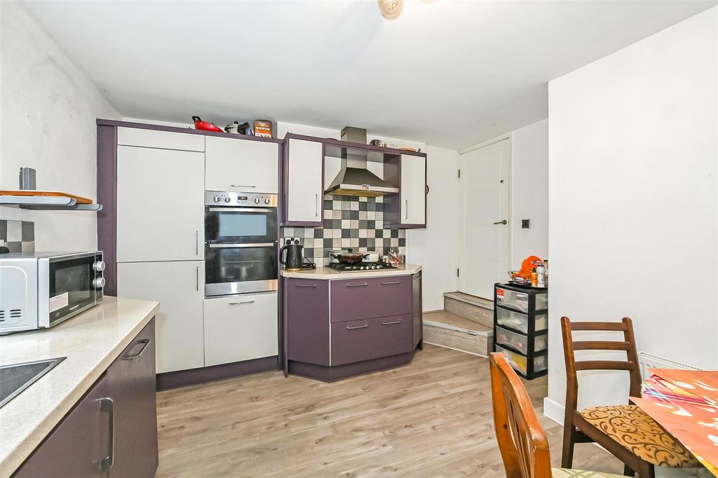 Kitchen/ Dining Room