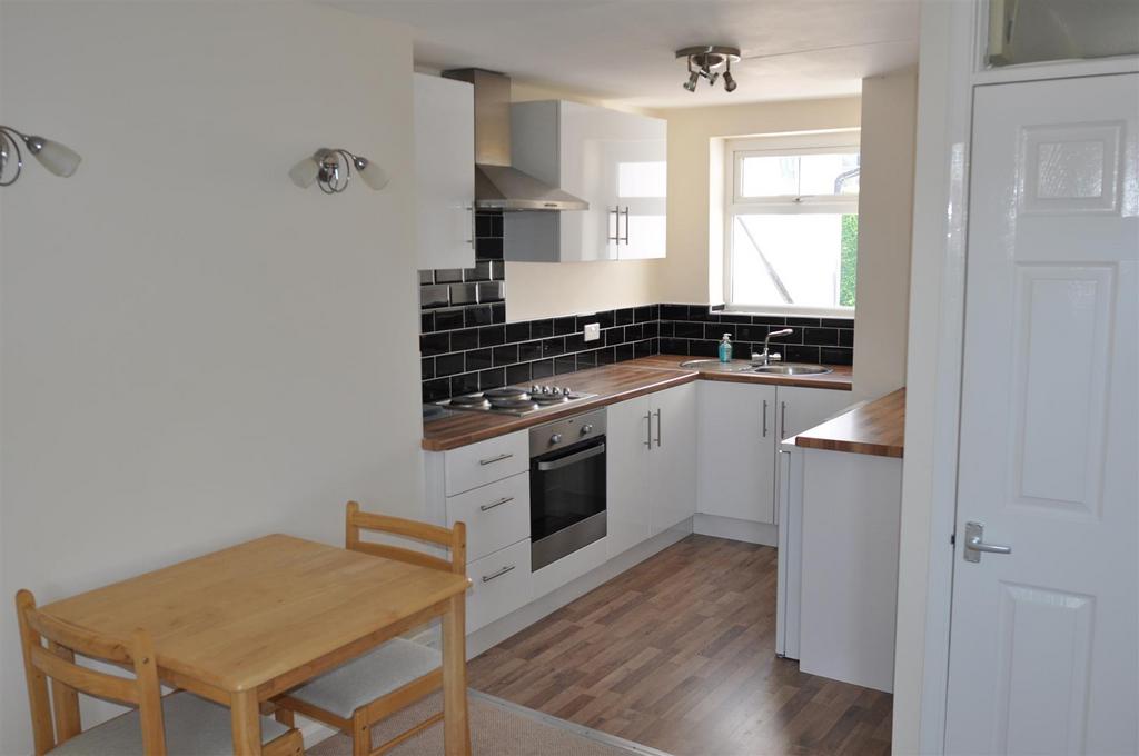 Chorley Drive, Fulwood, Sheffield 1 bed duplex £850 pcm (£196 pw)