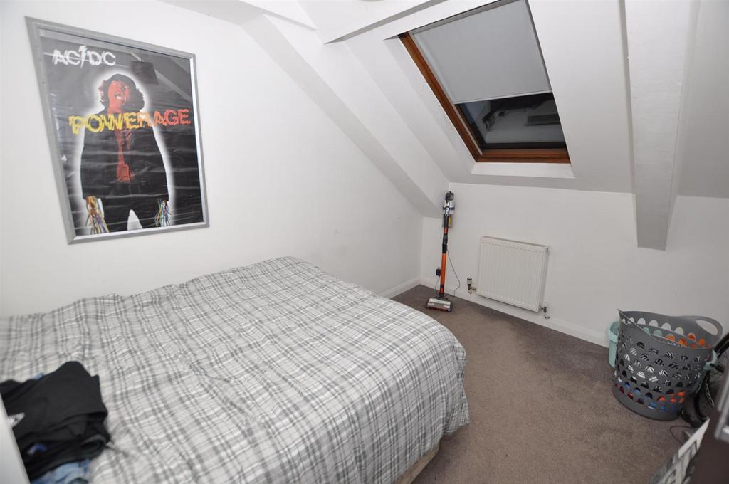 First floor bedroom.JPG