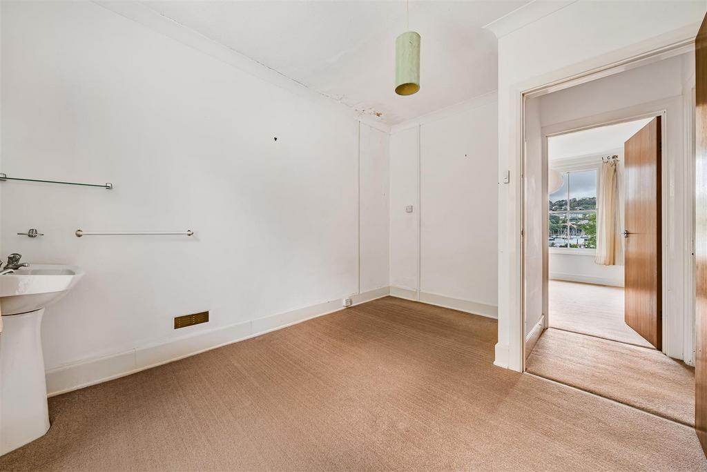 Bedroom 1.jpg