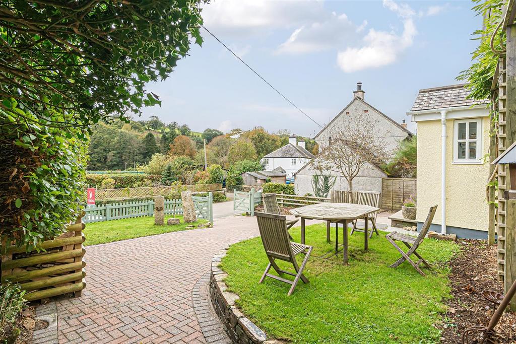 Mill Lane, Bathpool, Launceston 4 bed detached house for sale £475,000