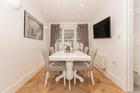 47 Bascombe Grove, Crayford, Dartford, DA1 3RG