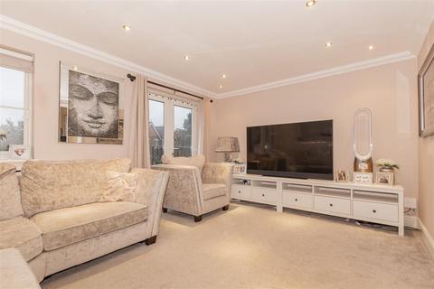47 Bascombe Grove, Crayford, Dartford, DA1 3RG