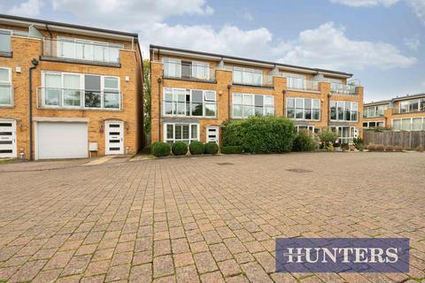 4 Barn Elms Close, Worcester Park, KT4 7AP