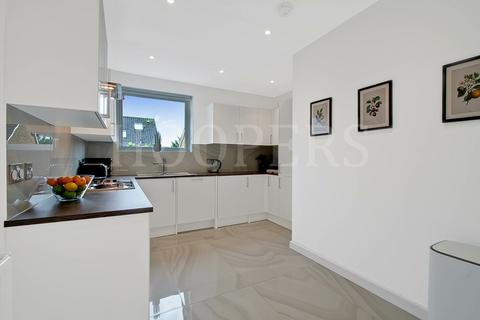 4 bedroom duplex for sale, Gay Close, London, NW2