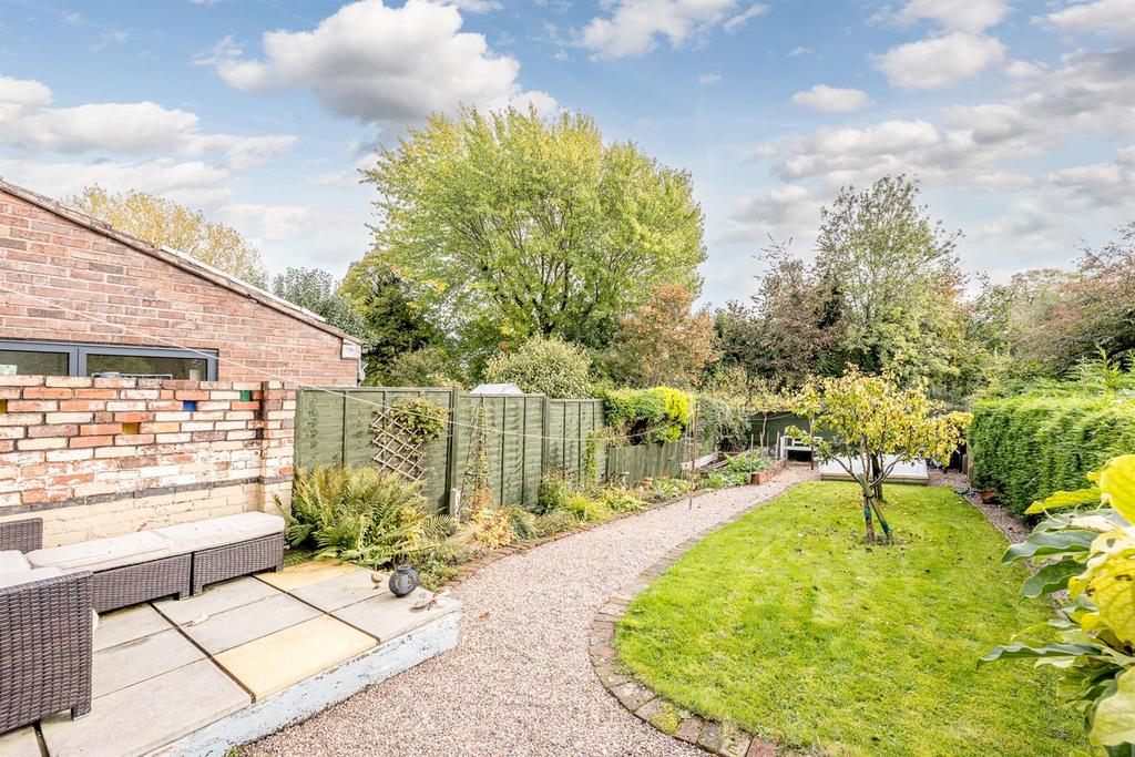 Collis Street, Amblecote, DY8 4EA 2 bed detached house for sale £250,000