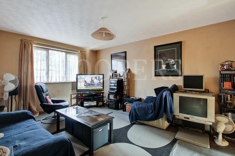 2 bedroom ground floor flat for sale, Campbell Gordon Way, London, NW2