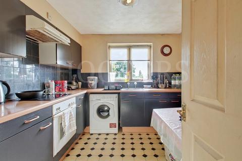 2 bedroom ground floor flat for sale, Campbell Gordon Way, London, NW2