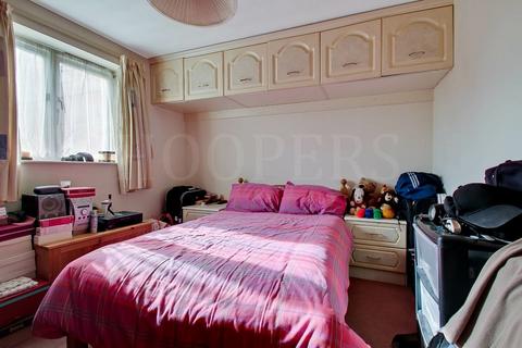 2 bedroom ground floor flat for sale, Campbell Gordon Way, London, NW2