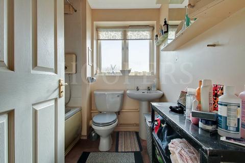 2 bedroom ground floor flat for sale, Campbell Gordon Way, London, NW2