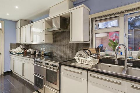 4 bedroom terraced house to rent - Sandringham Road, NW2