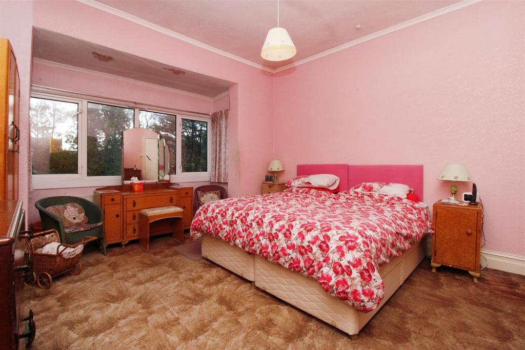 Bedroom 1 (2)