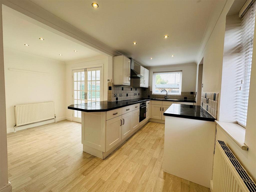 Broadmanor, North Duffield, Selby 3 bed detached house £250,000