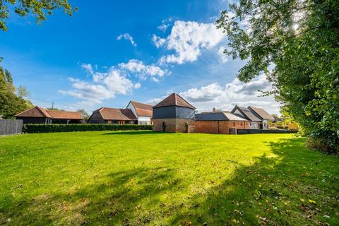 4 bedroom barn conversion for sale - Main Road, Ford End, Chelmsford