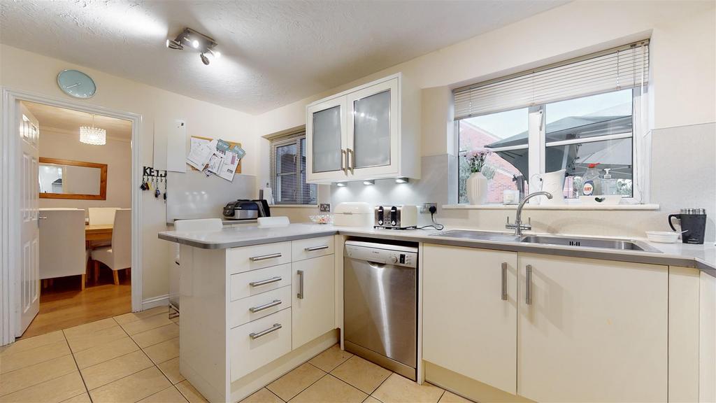 20-Roeburn-Crescent-10182023 163547.jpg
