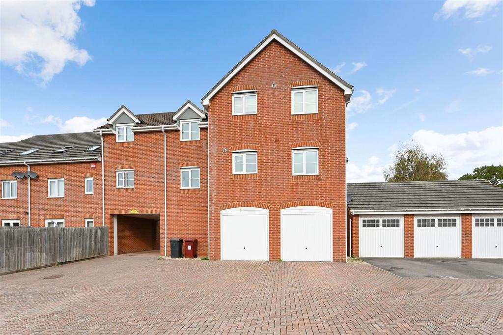 Graylingwell Drive, Chichester 2 bed apartment for sale £220,000