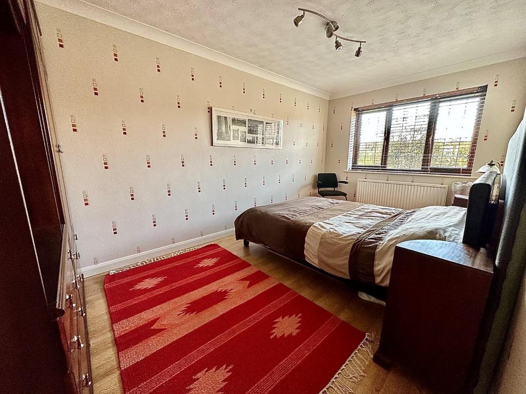 Bed 2.jpg