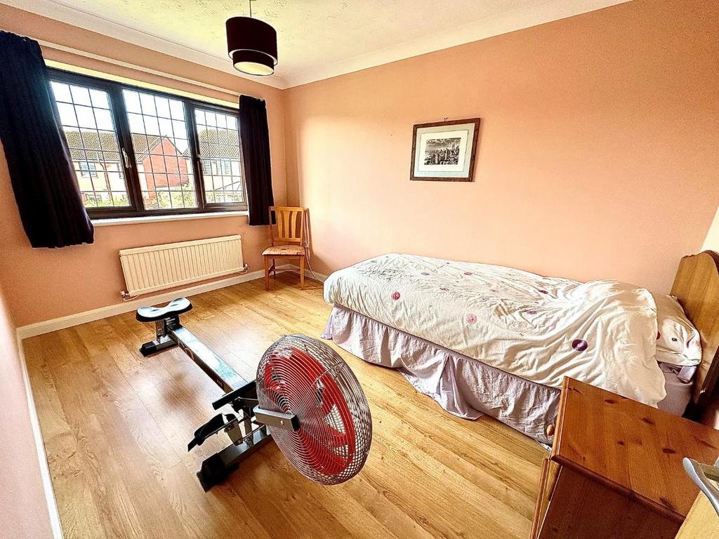 Bed 4.jpg
