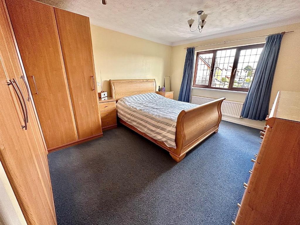 Bed 1.jpg