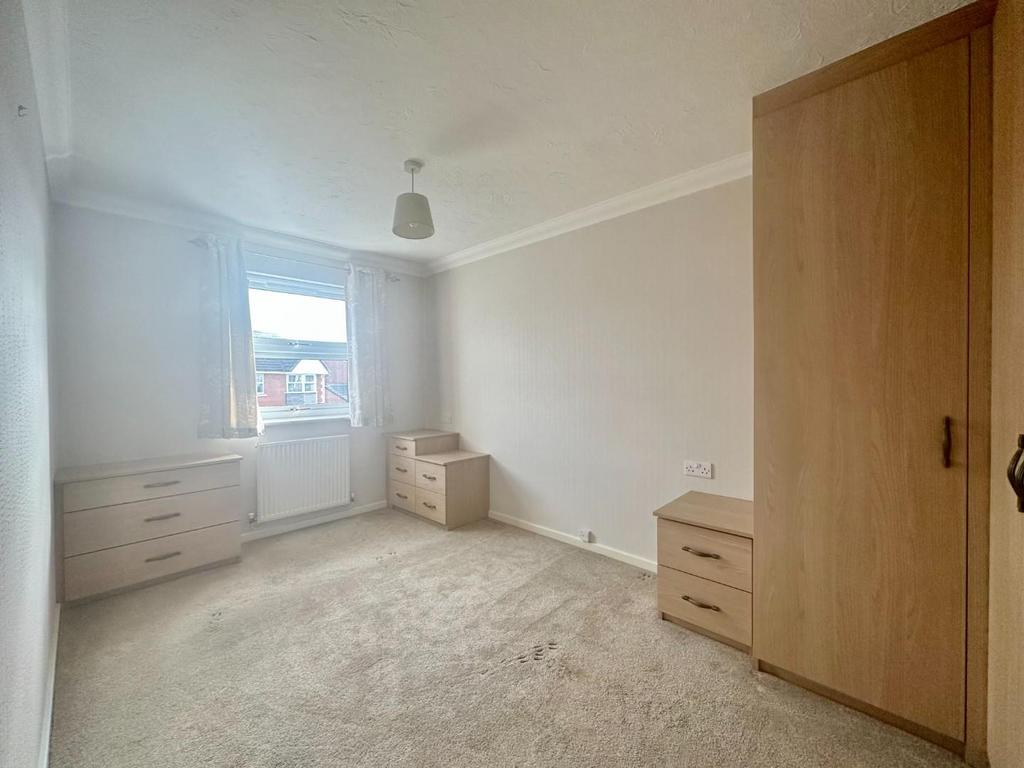 Bedroom 1.jpg