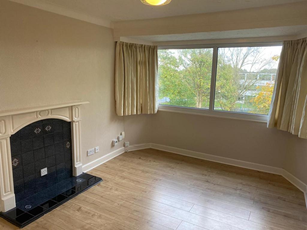 Dingle Court, Solihull, B91 3PF 1 bed flat £700 pcm (£162 pw)