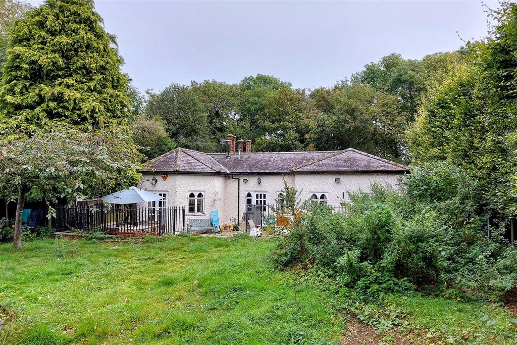 Nr Westmill, Buntingford, Herts 3 bed detached bungalow for sale £850,000