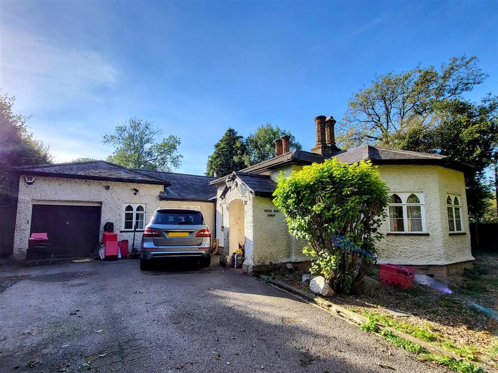 Nr Westmill, Buntingford, Herts 3 bed detached bungalow for sale £850,000
