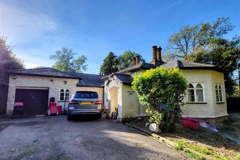 3 bedroom detached bungalow for sale - Nr Westmill, Buntingford, Herts