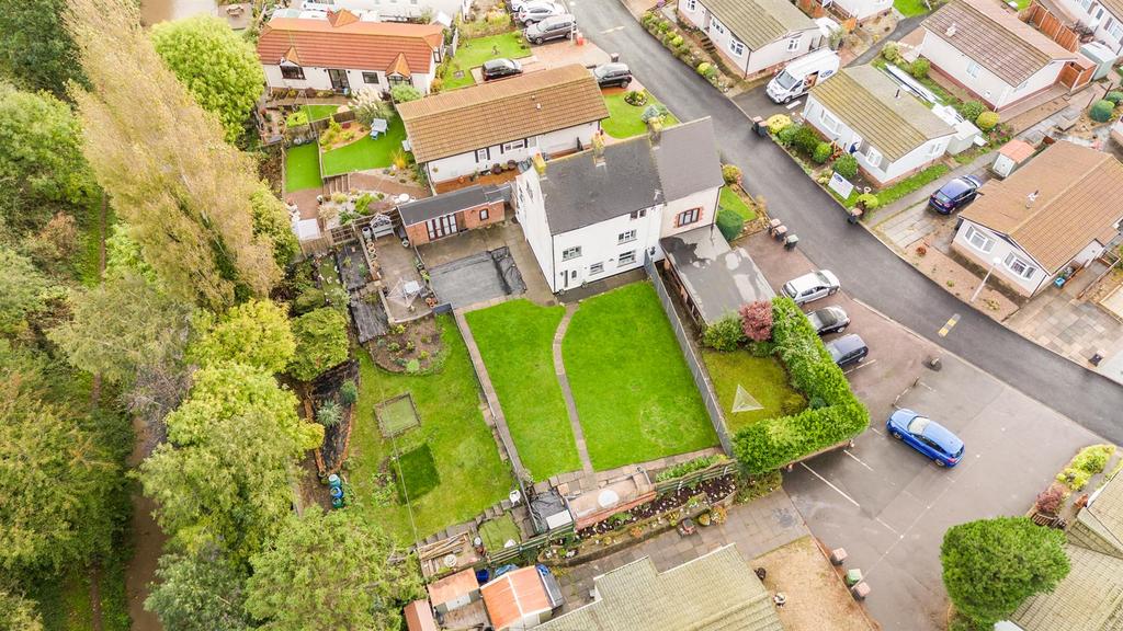 Nuneaton Road, Bulkington, Bedworth 4 bed semidetached house £350,000