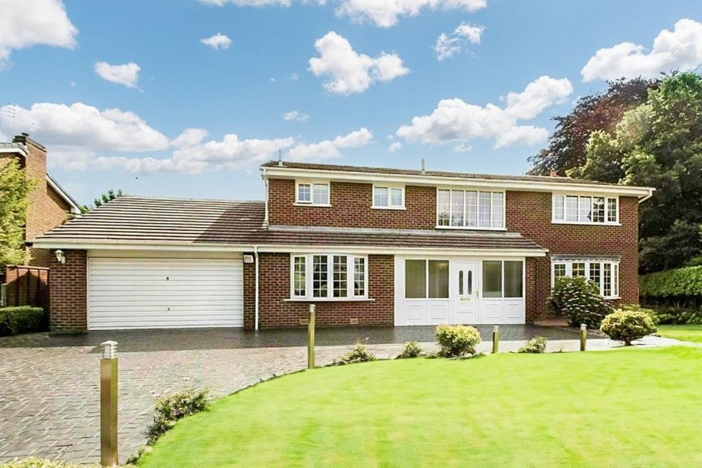 Normanby Chase, Altrincham 4 bed detached house £3,250 pcm (£750 pw)