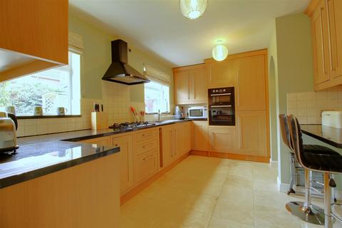 8 The Gallops, Hempsted, Gloucester, GL2 5GB