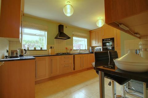8 The Gallops, Hempsted, Gloucester, GL2 5GB