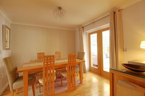 8 The Gallops, Hempsted, Gloucester, GL2 5GB