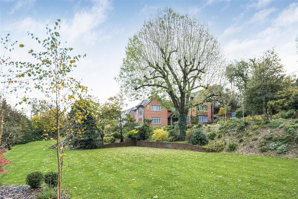 Shepherds Green, HenleyOnThames RG9 6 bed detached house for sale £