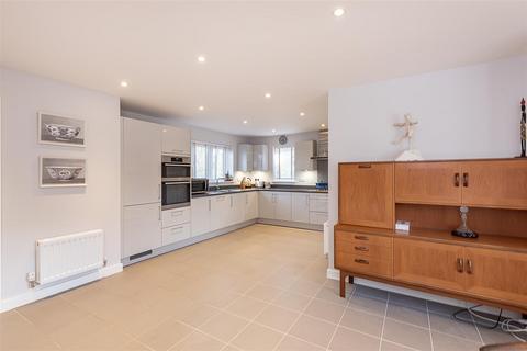 5 Chime Dell, Whitwell, Hitchin, SG4 8BS